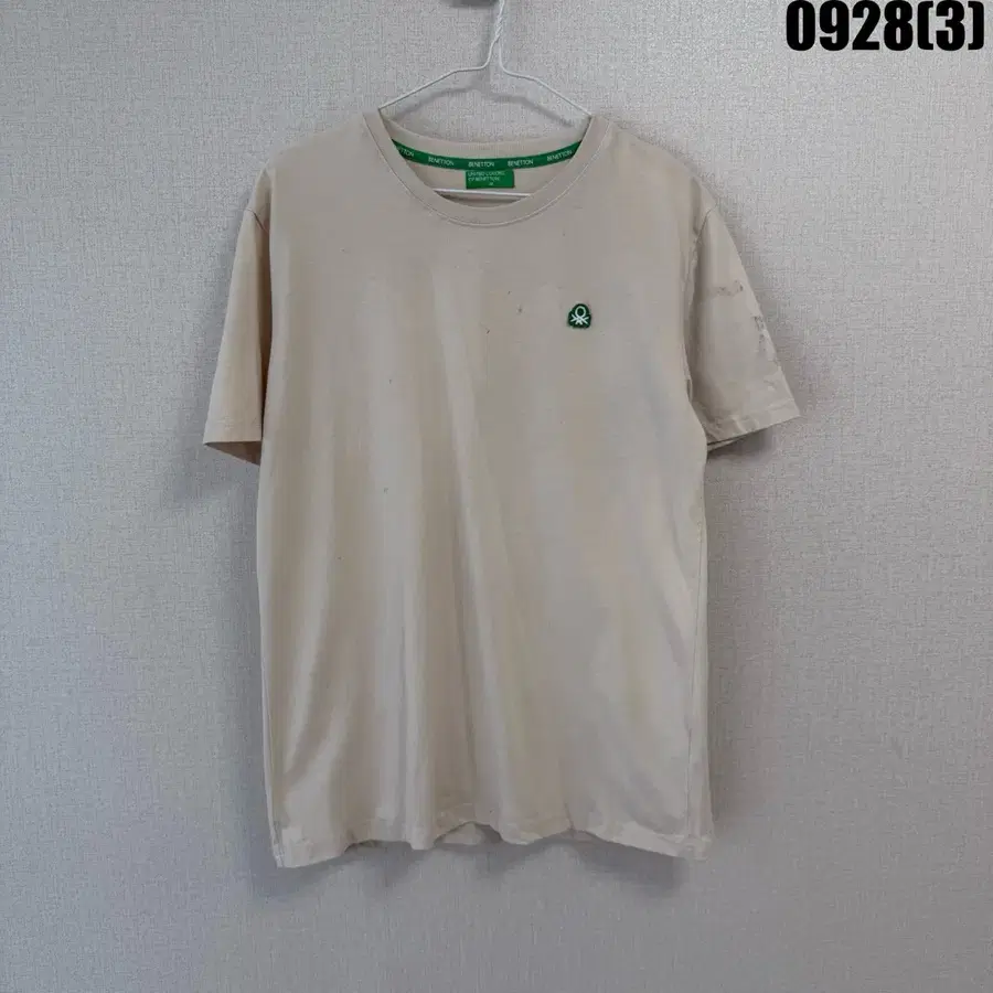 베네통 반팔티 베이지색 M