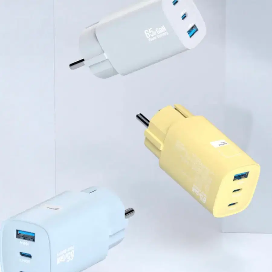 (미개봉)이어맥 팬톤 65W GaN 초고속 멀티 충전기 3포트 100W LED 케이블 포함 세트