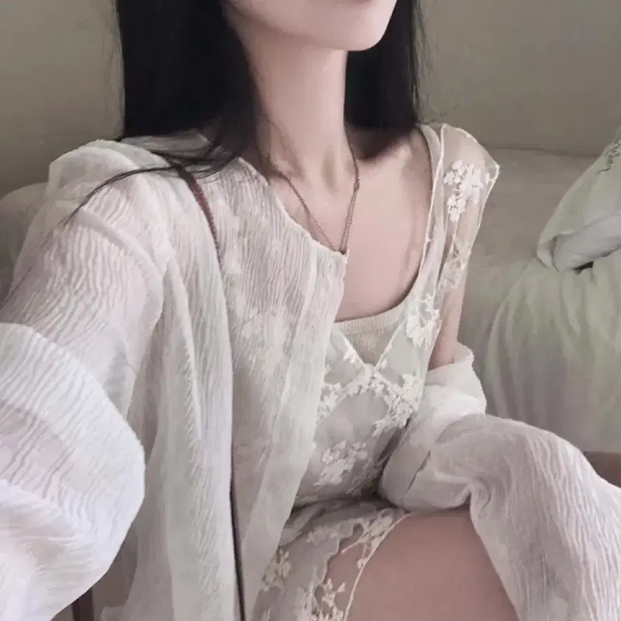 새상품) 에이블리 플리츠 시스루 가디건 아이보리