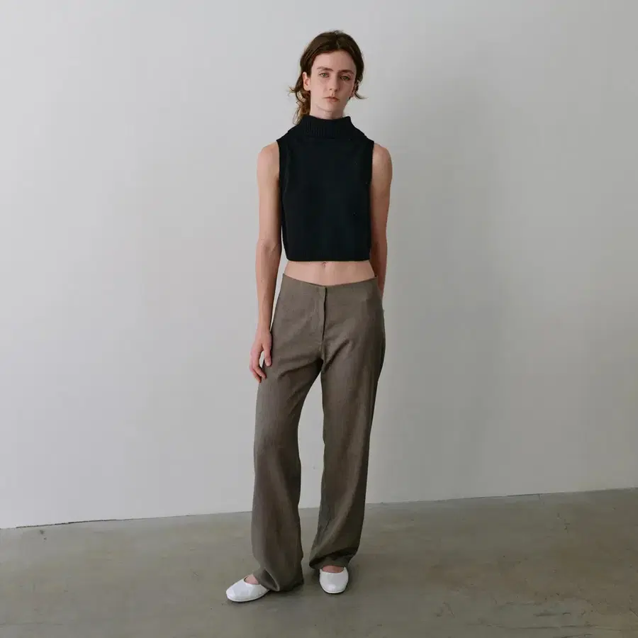 파르벵 VEIL MID-RISE STRAIGHT SLACKS_ALMOND BEIGE