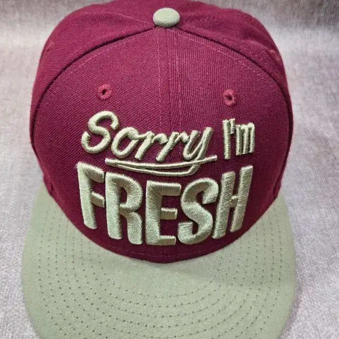 정품 뉴에라(New Era) 9FIFTY 'Sorry I'm Fresh' 버건디