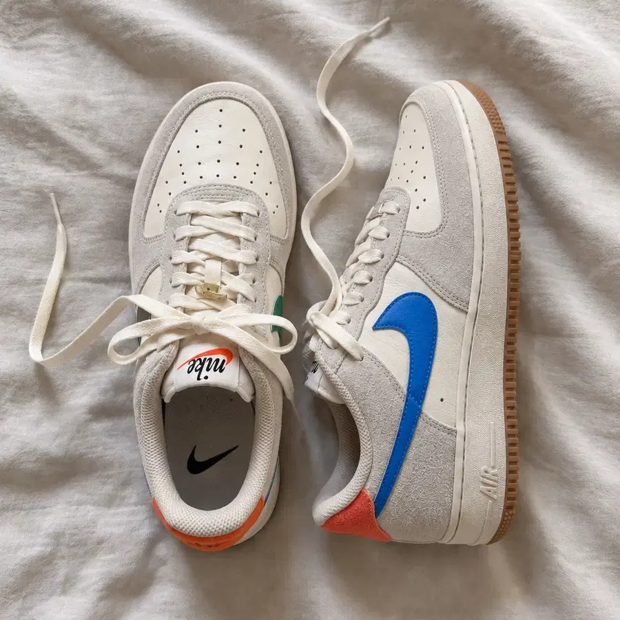 [NIKE] 나이키 에어포스 1'07 SE 퍼스트 유즈 세일 그린 노이즈