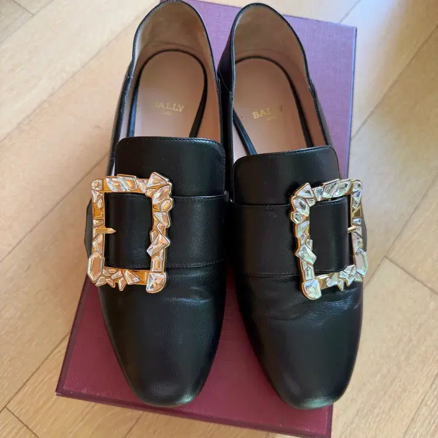 BALLY 발리 보석 로퍼 35.5
