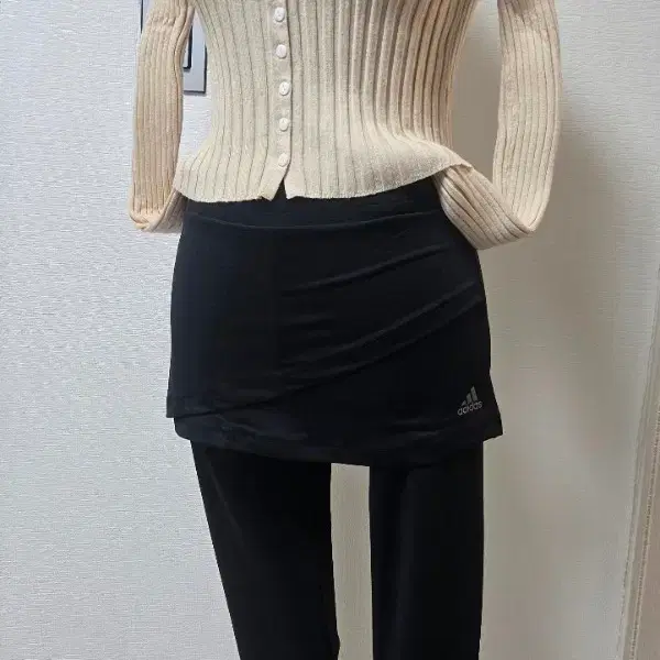 아디다스 기능성. 치마 레깅스 블랙 XS 정품