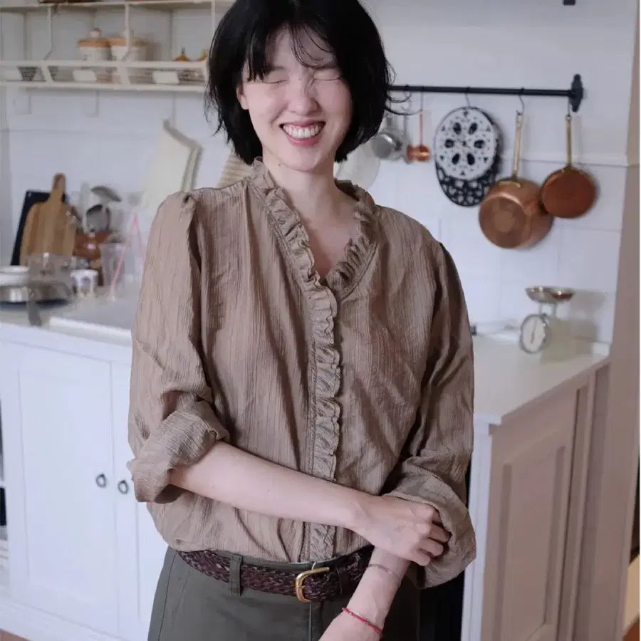 드멜리 블라우스 베이지