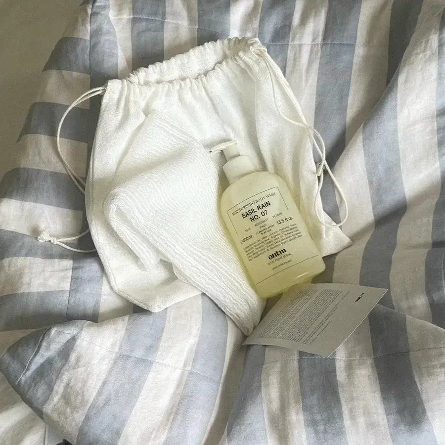새상품) 온틈 바디워시 선물세트 바질 레인 400ml + 샤워타월 + 파우치