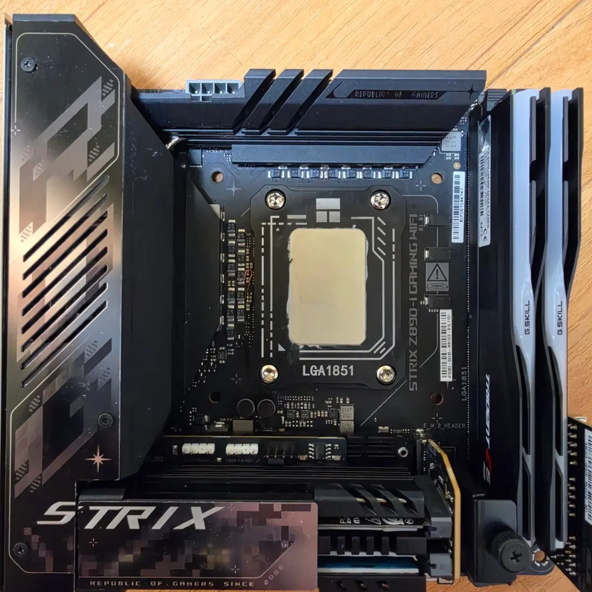 285k z890-i 스트릭스 RTX 5070TI 스트릭스 풀박 셋드팝니다 쿨거래 5만내고
