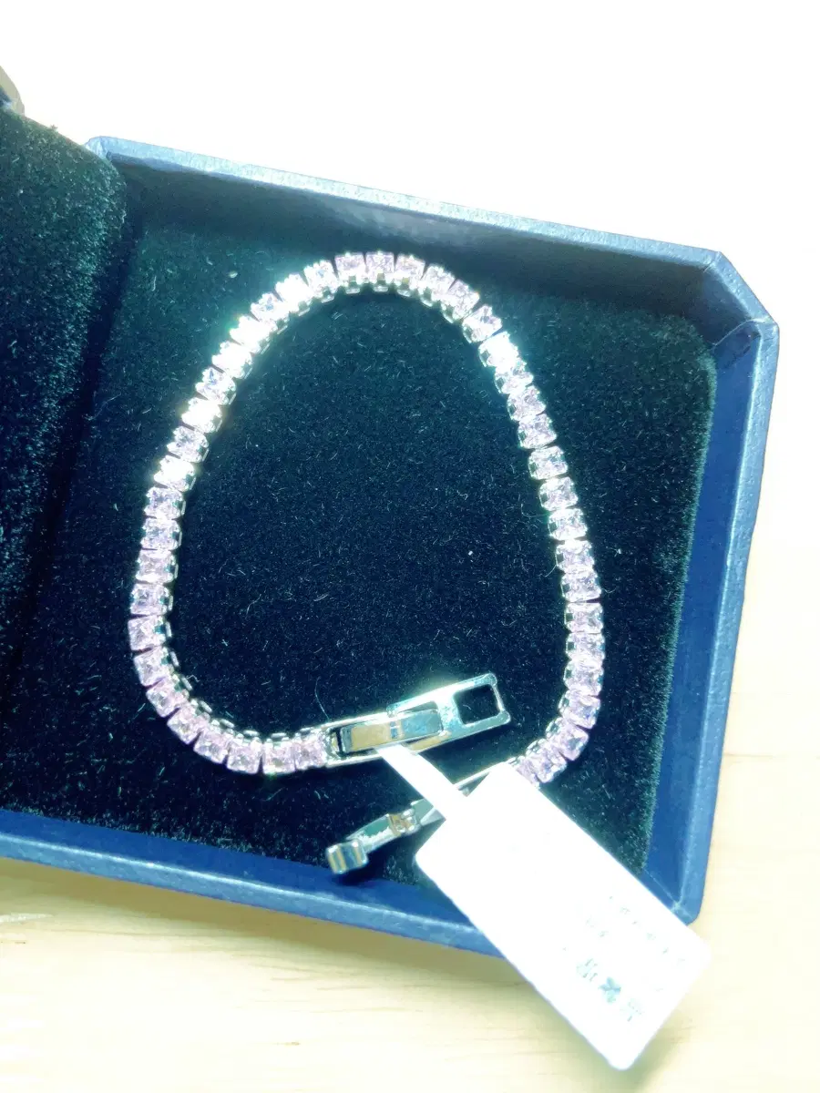 베이비 핑크 스퀘어 크리스탈 테니스 브레이슬릿 Baby Pink Square Crystal Tennis Bracelet