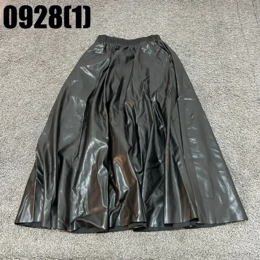 가죽 플레어 롱 스커트
