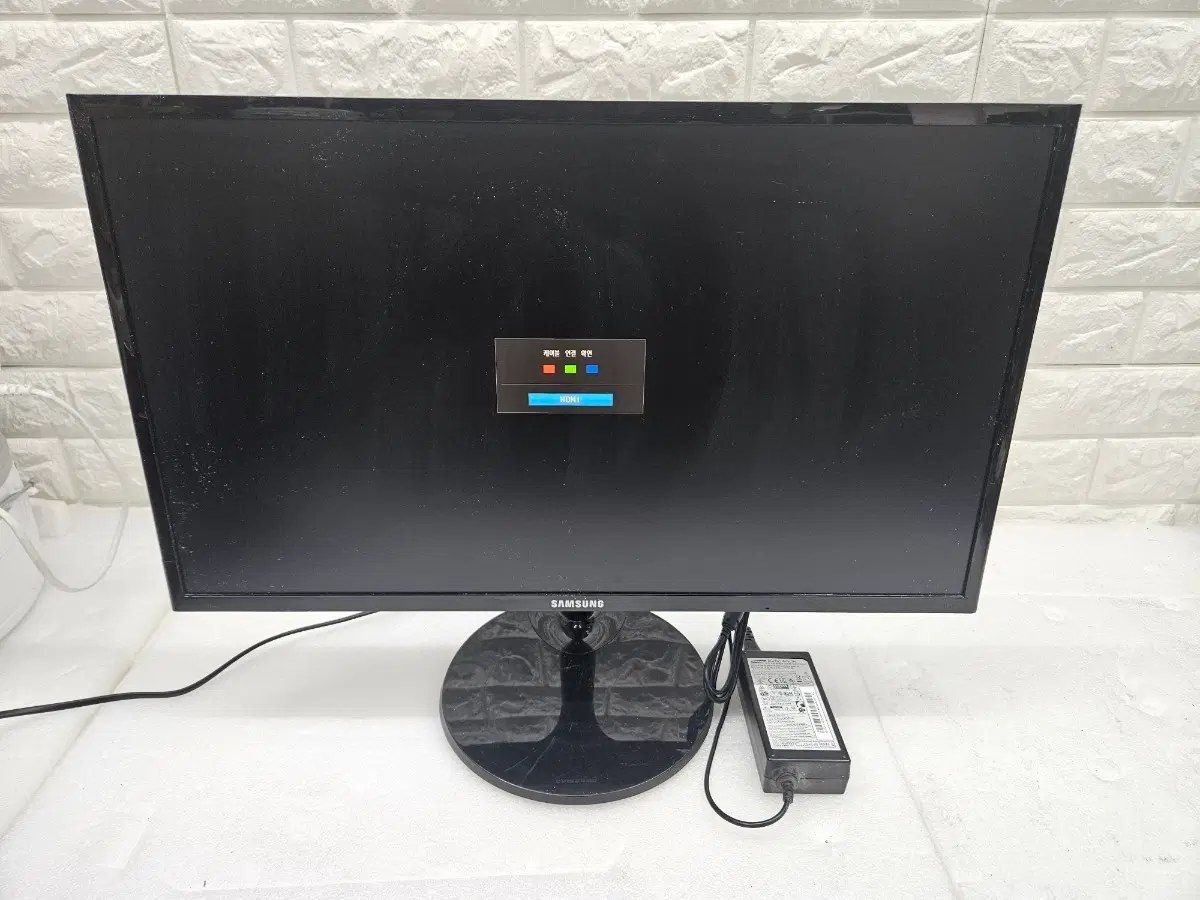 삼성 24인치 LED 모니터 입니다