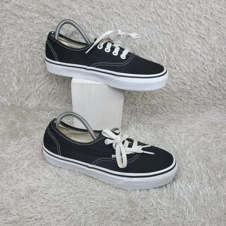 구제짱짱맨 225 반스 어센틱 올블랙 스니커즈