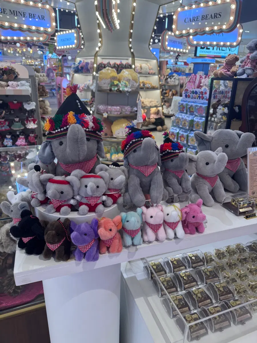 아이유 티방이 및 몬치치