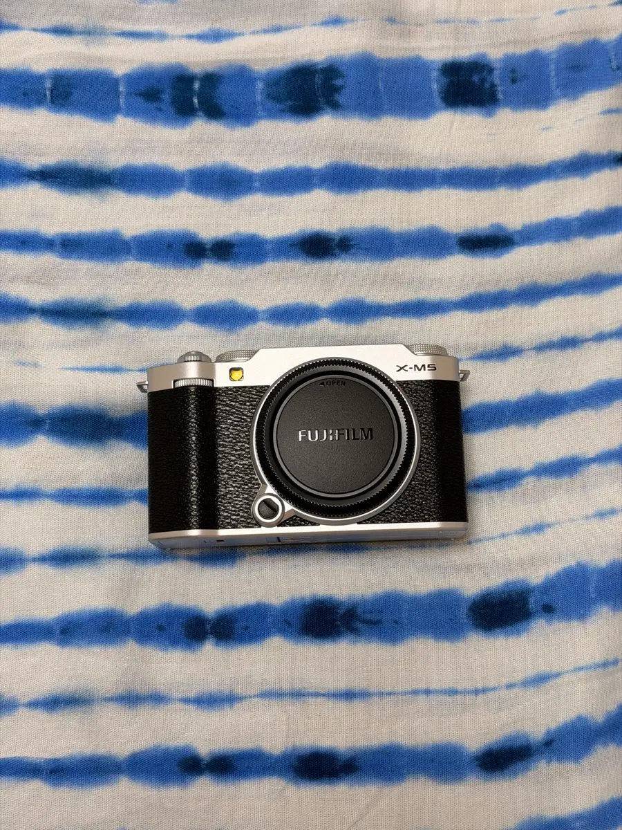 후지필름 X-M5 실버 바디 + 27mm 렌즈
