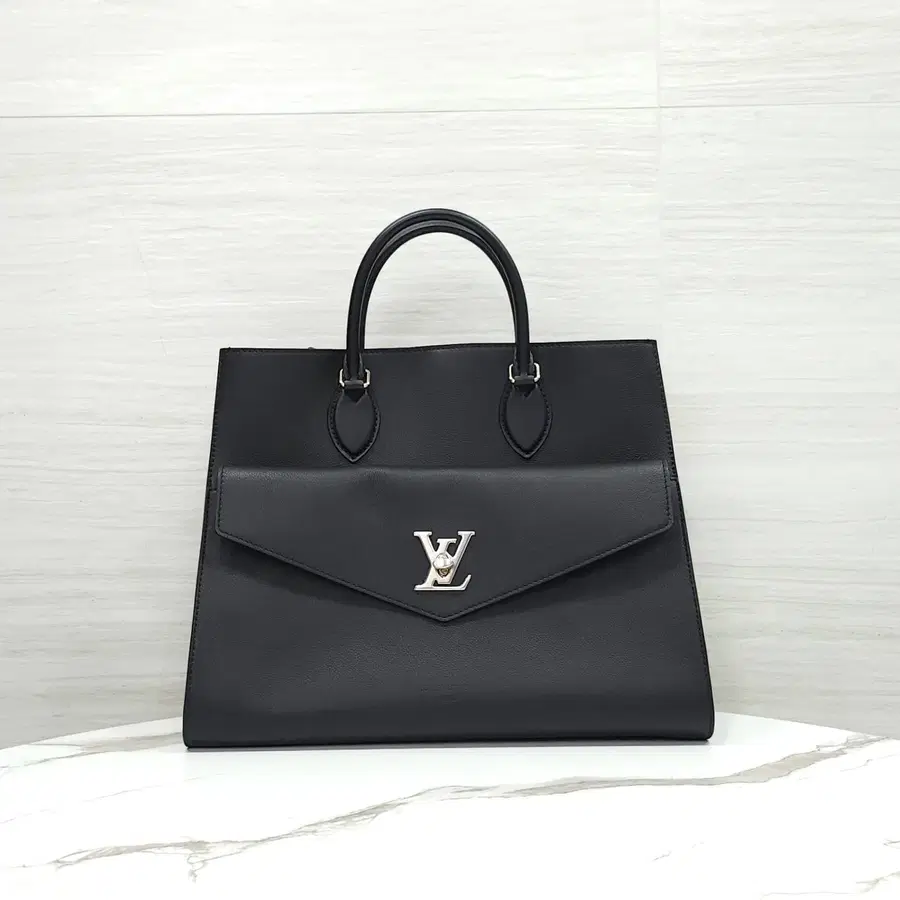 루이비통 락미 토트 MM 숄더백 M56099