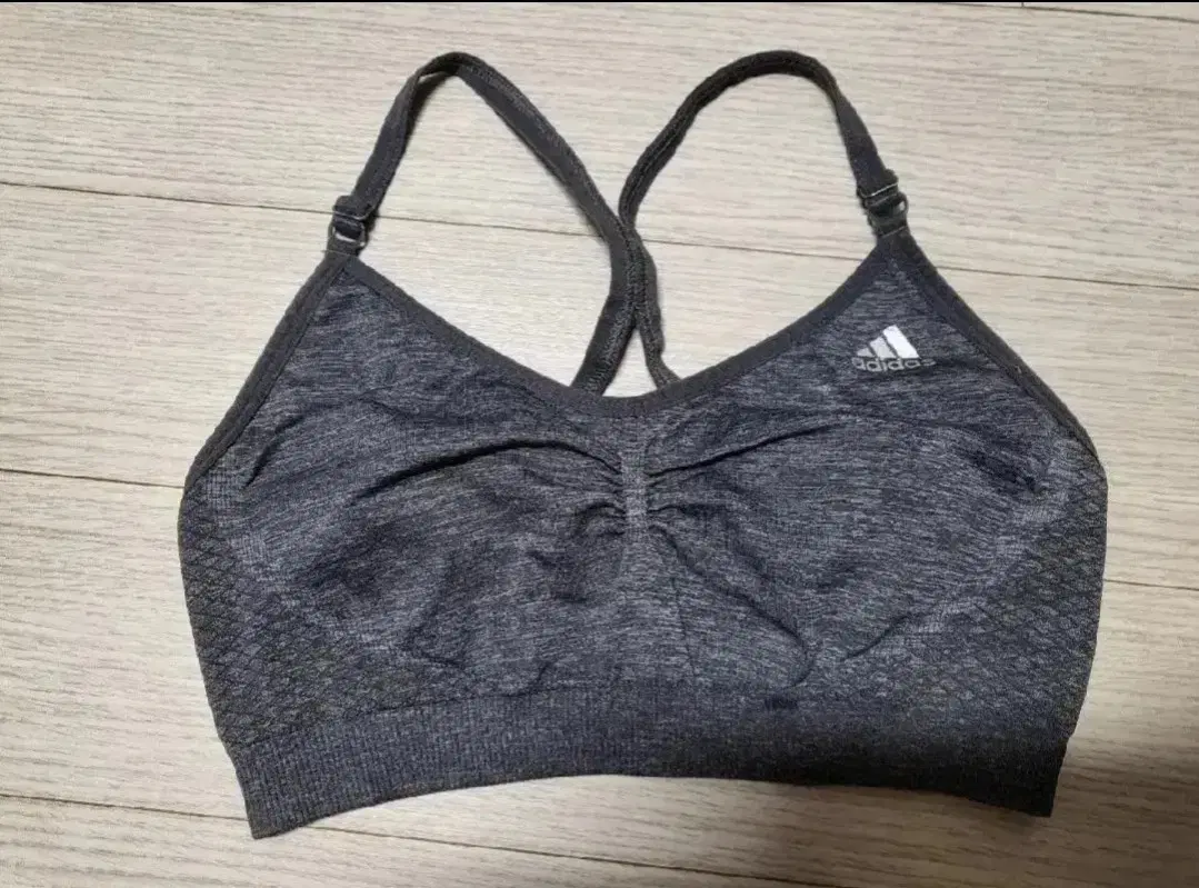 아디다스 브라탑 S사이즈, 그레이