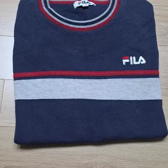 네이비 색상 FILA 남자 상의 긴팔티 패션의류