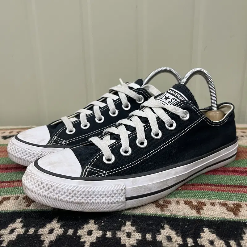 컨버스 척테일러 올스타 블랙 로우 스니커즈 245 X04367