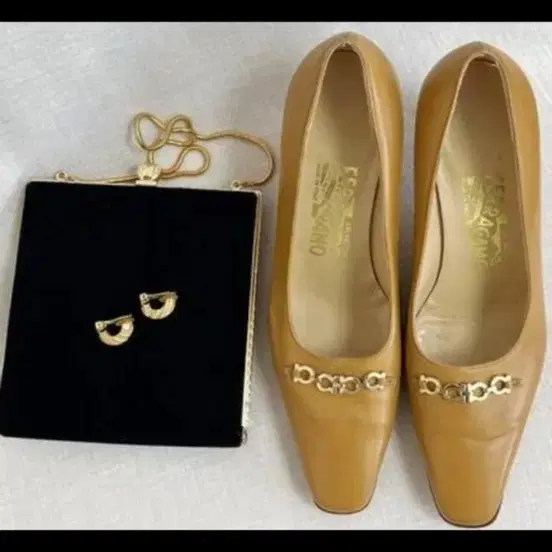 FERRAGAMO 페라가모 간치니 펌프스 캐러멜 구두