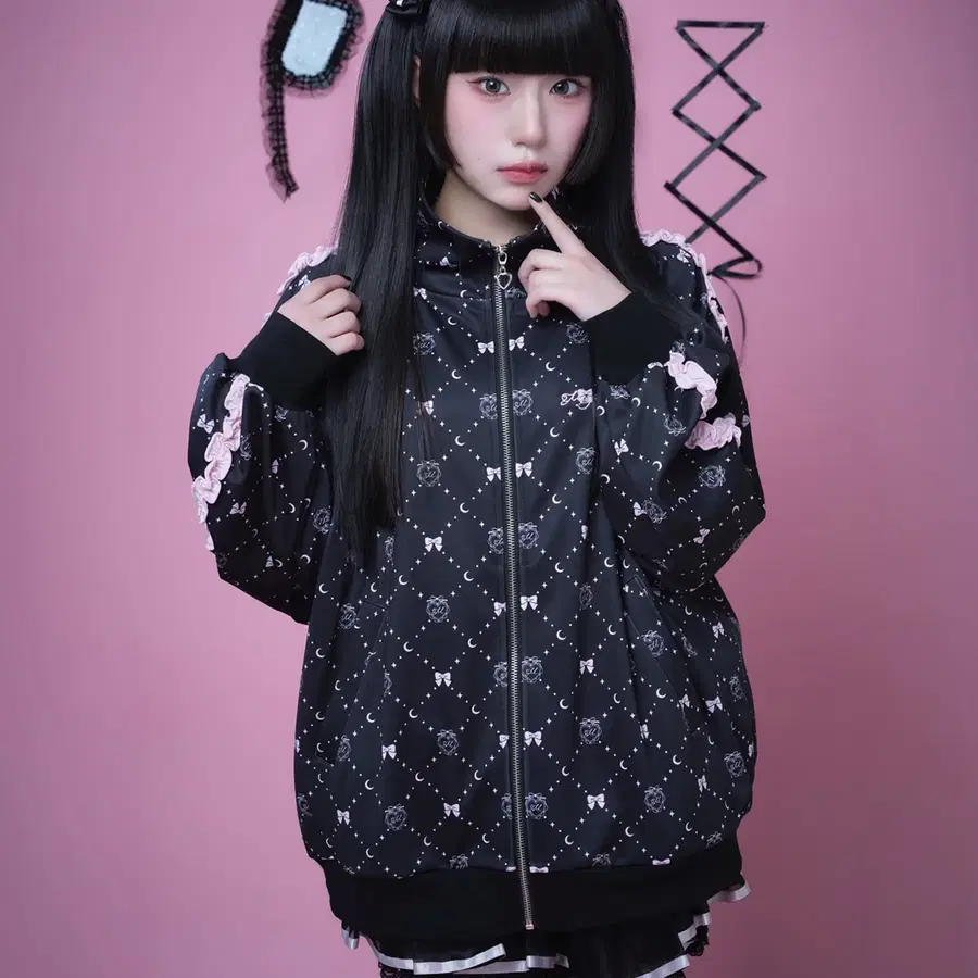 Magia Charm 마기아참 모노그램 프릴 저지 재킷 블랙