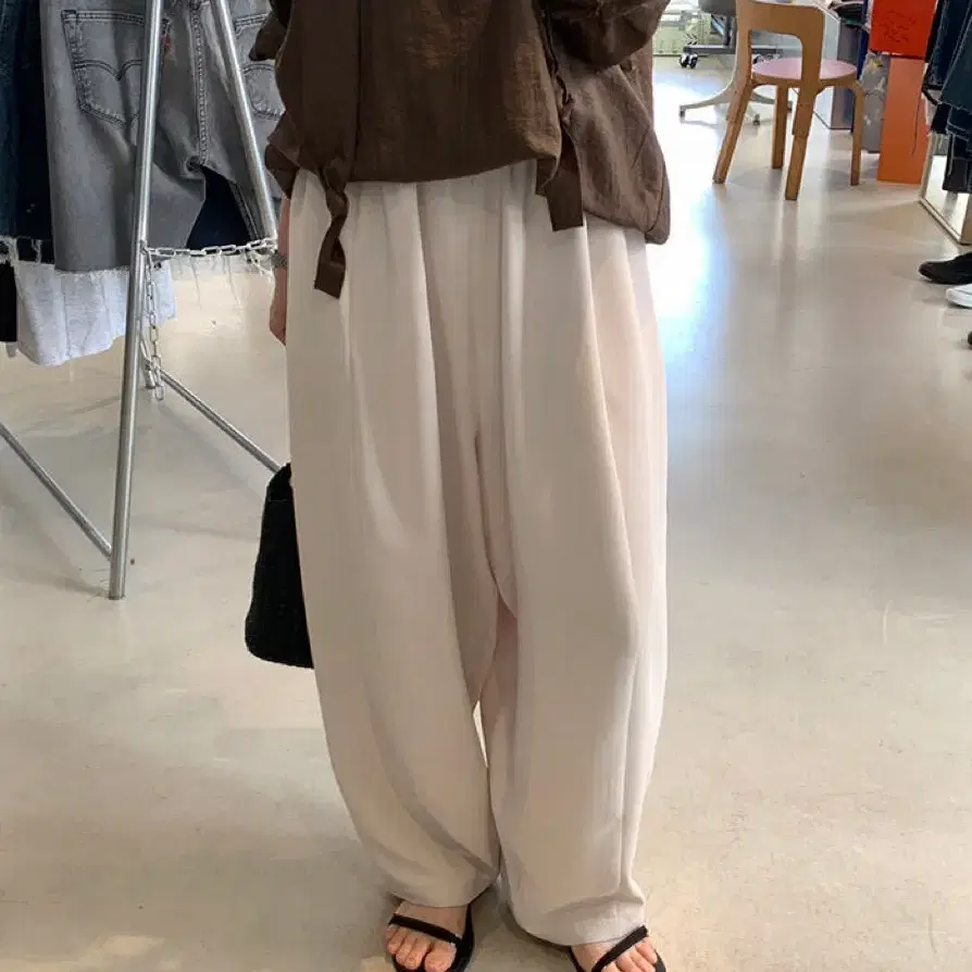 Airing Made Relaxed Balloon Pants 아이링 마켓 팬츠 인플루언서