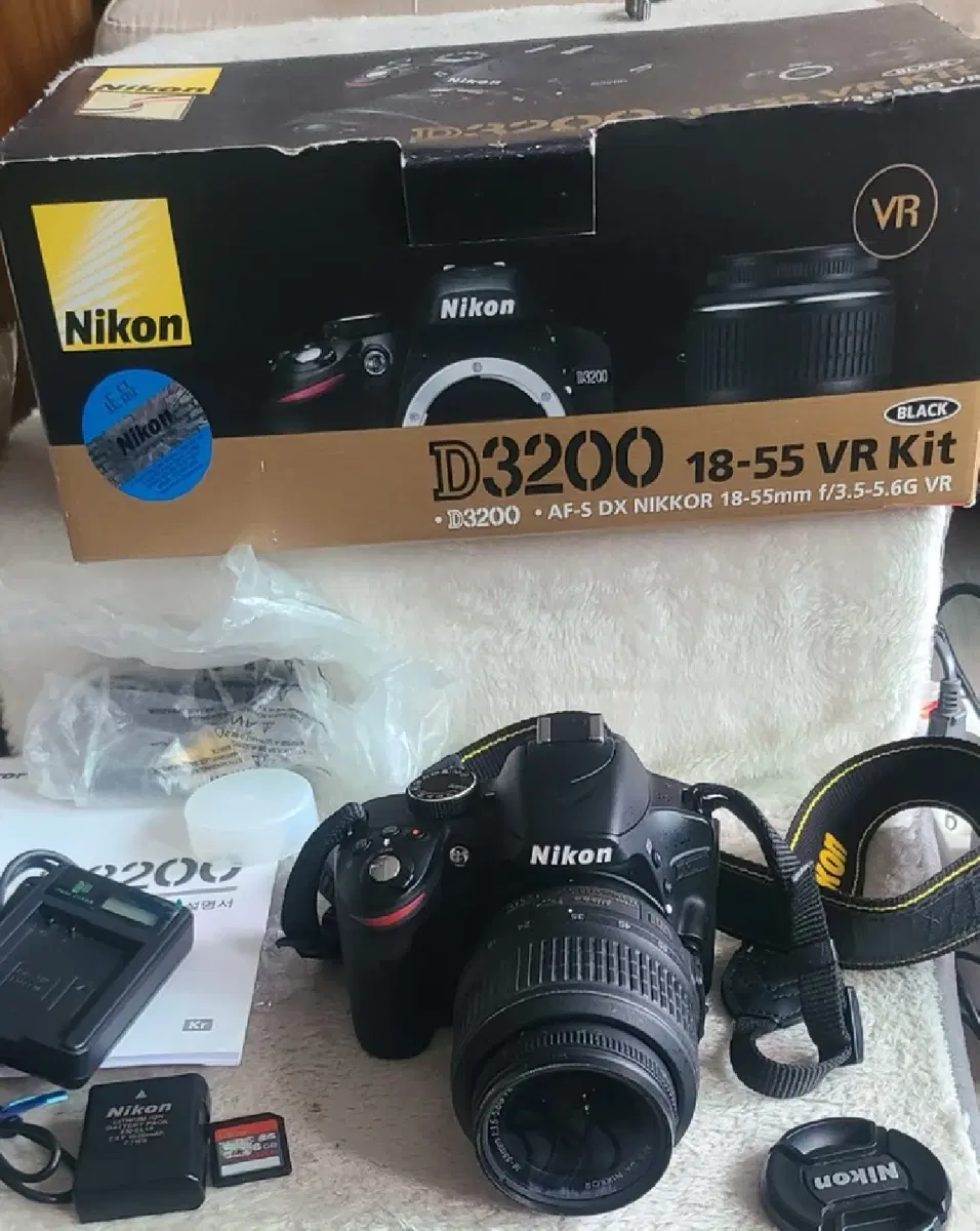 니콘 D3200 DSLR 카메라 18-55mm VR 렌즈 포함(풀박스)
