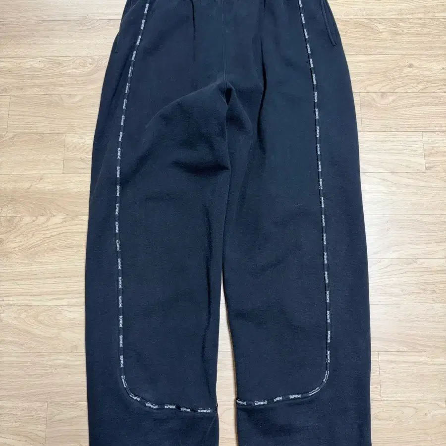 슈프림 파이핑 스웨트팬츠 25fw L