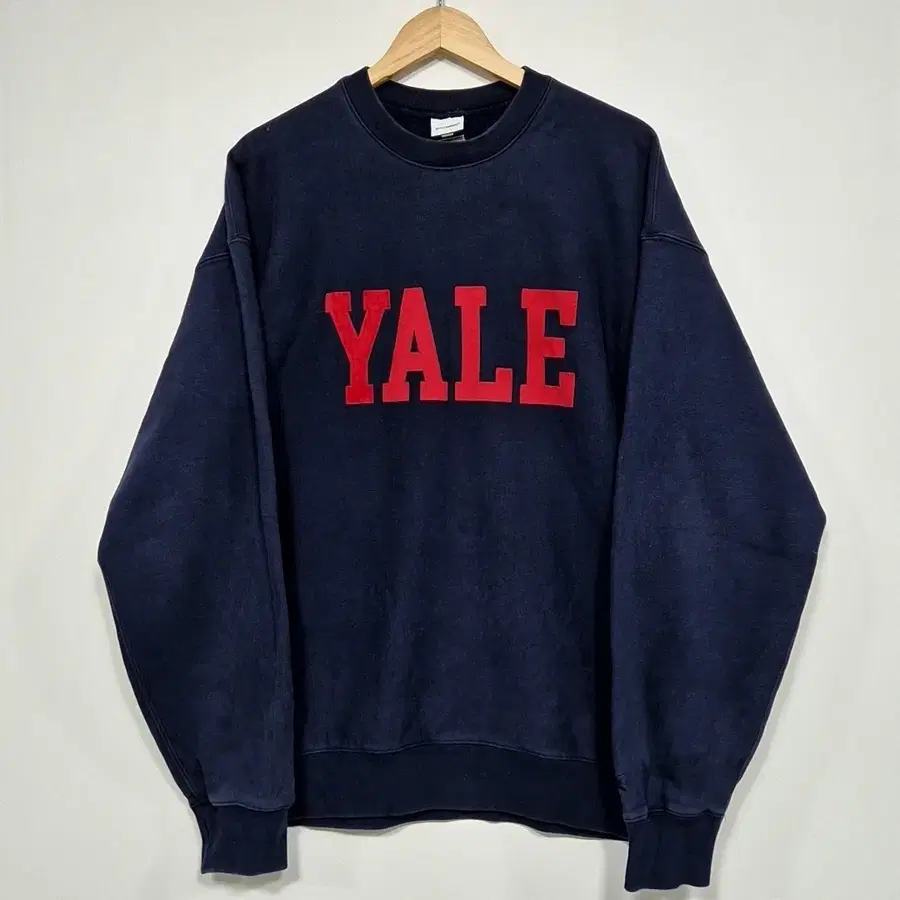 아웃스탠딩 YALE 맨투맨(만원샵)