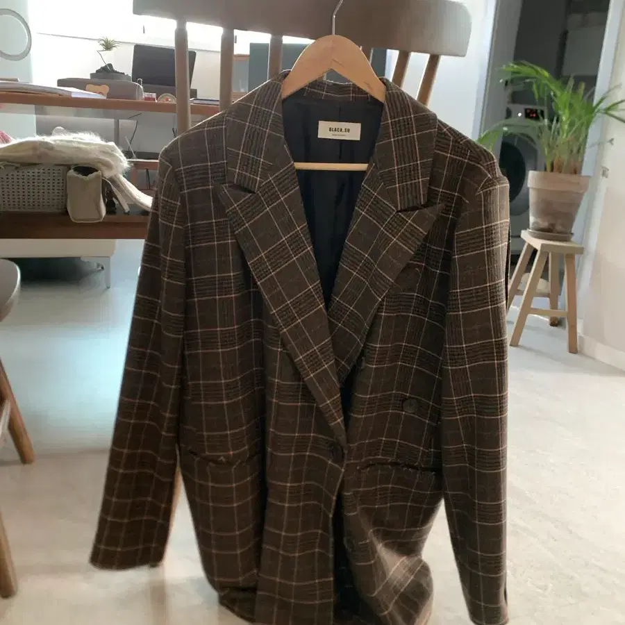 체크 패턴 재킷 브라운