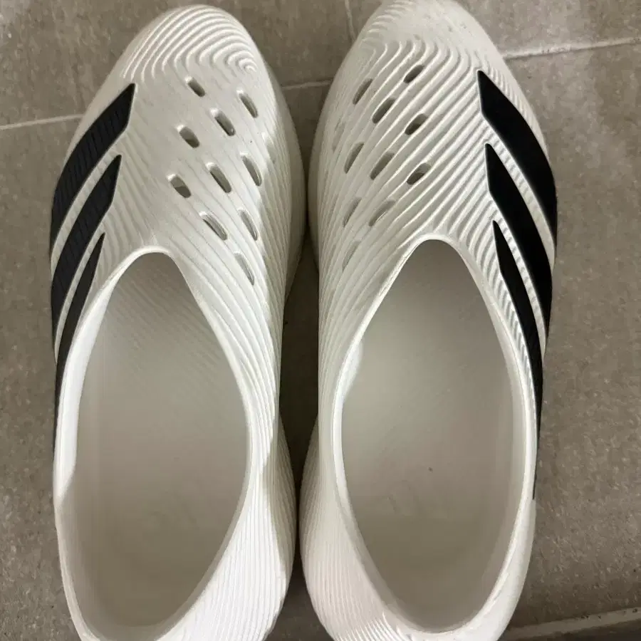 아이다스 퓨어칠 슬립온