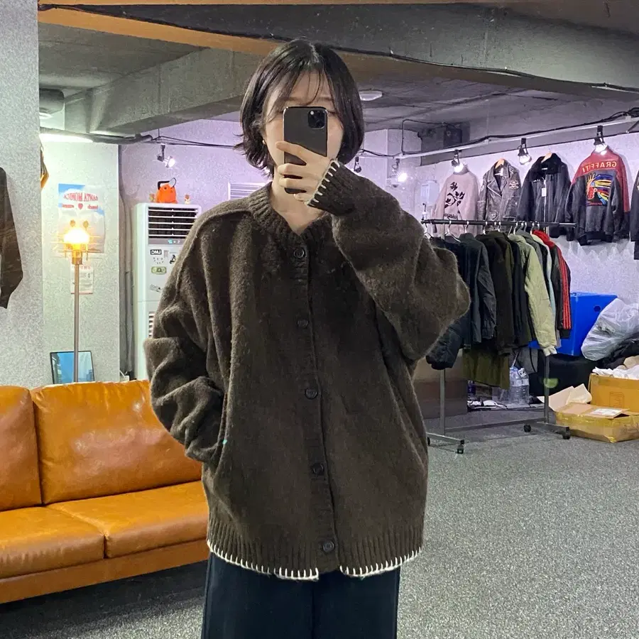 인사일런스 스티치 브라운 버튼 가디건 B6056