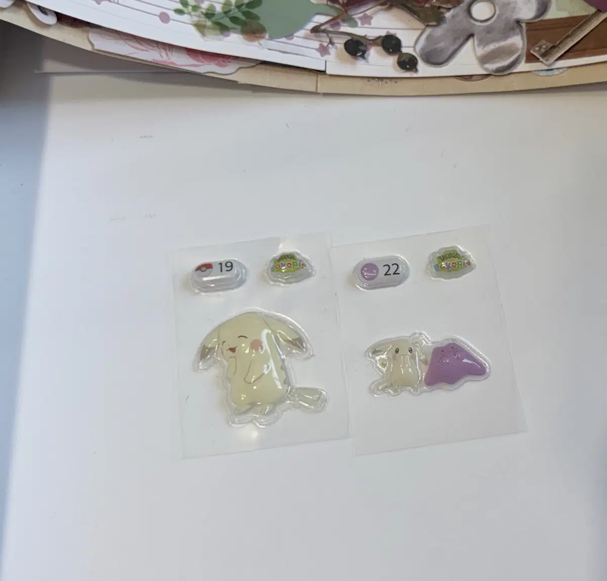 포코피아 봉봉스티커 19번+22번 창백카츄+창백카츄 메타몽