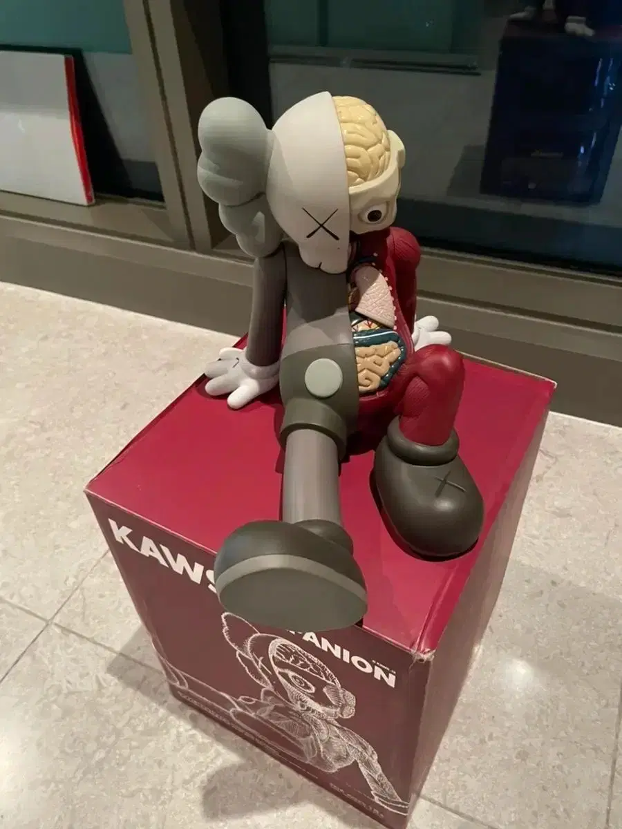 (500개 한정판) kaws 카우스 레스팅 플레이스 브라운 피규어