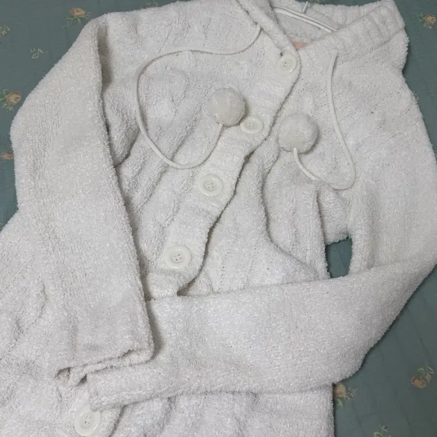 화이트 폼폼 후드 달천깔 가디건