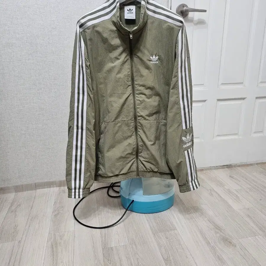 (105~110)XL 초대장급 아디다스 파이어버드 락업 [올리브카키] 트랙탑 바람막이