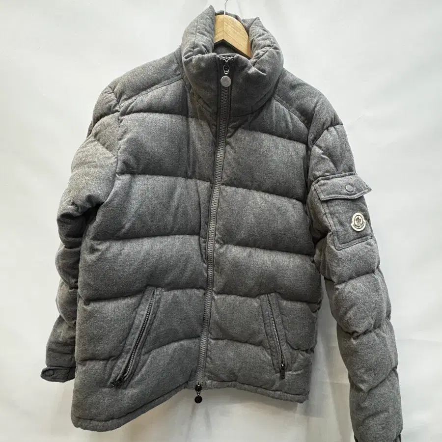 몽클레어 패딩 3사이즈 그레이 MONCLER 명품 겨울 점퍼 고급 방한 아우터 모자없음