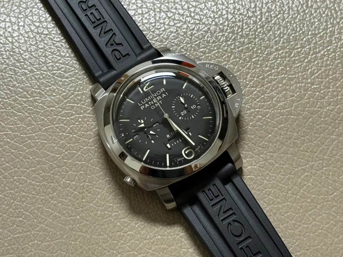 Pam275 모노풀산테 8Days GMT 44mm 판매합니다.