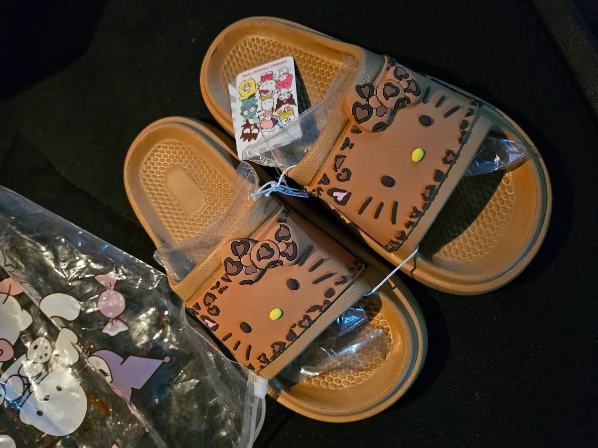Hello Kitty Leopard Slippers Brown