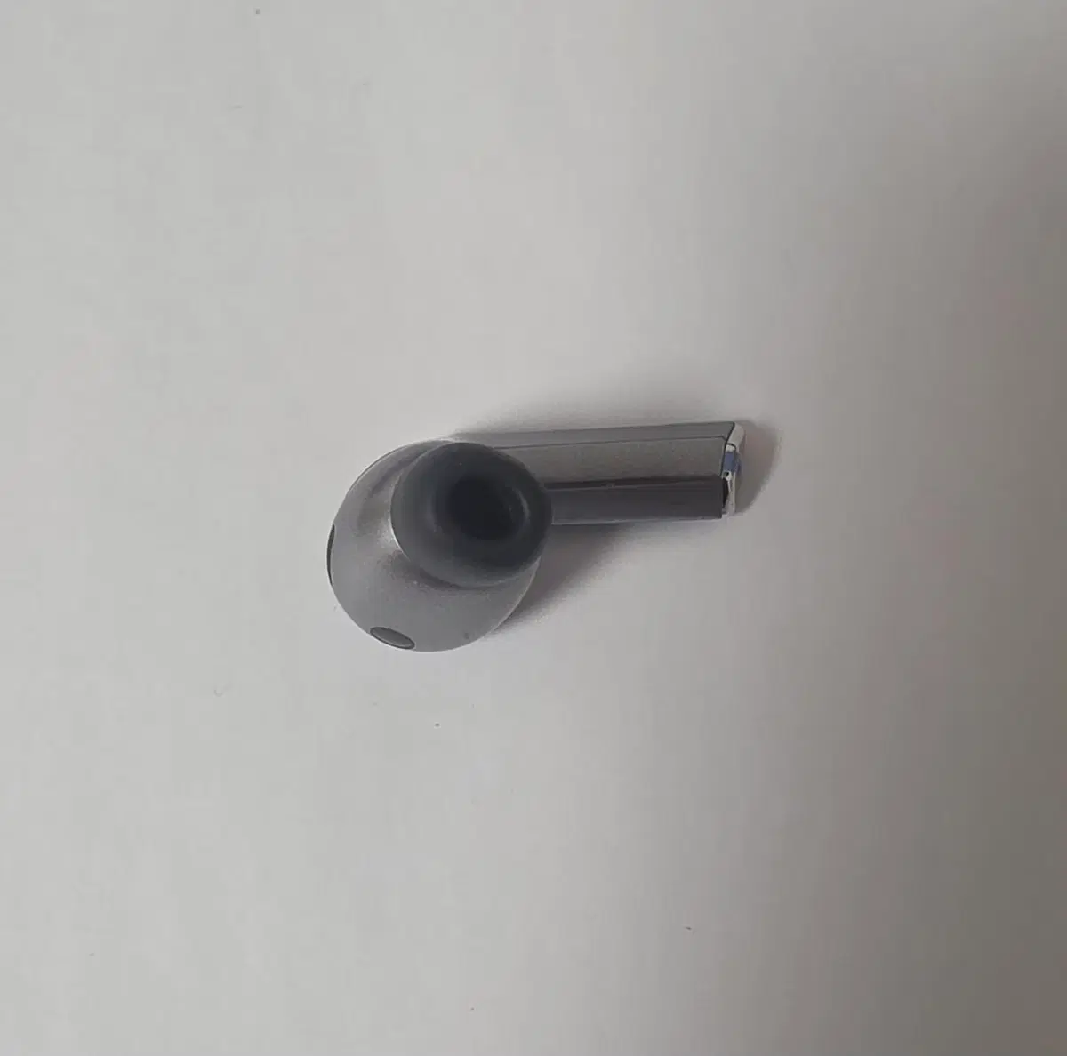 버즈3프로 왼쪽