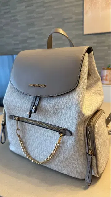 사용 1회 MICHAEL KORS 백팩 화이트 그레이 대용량