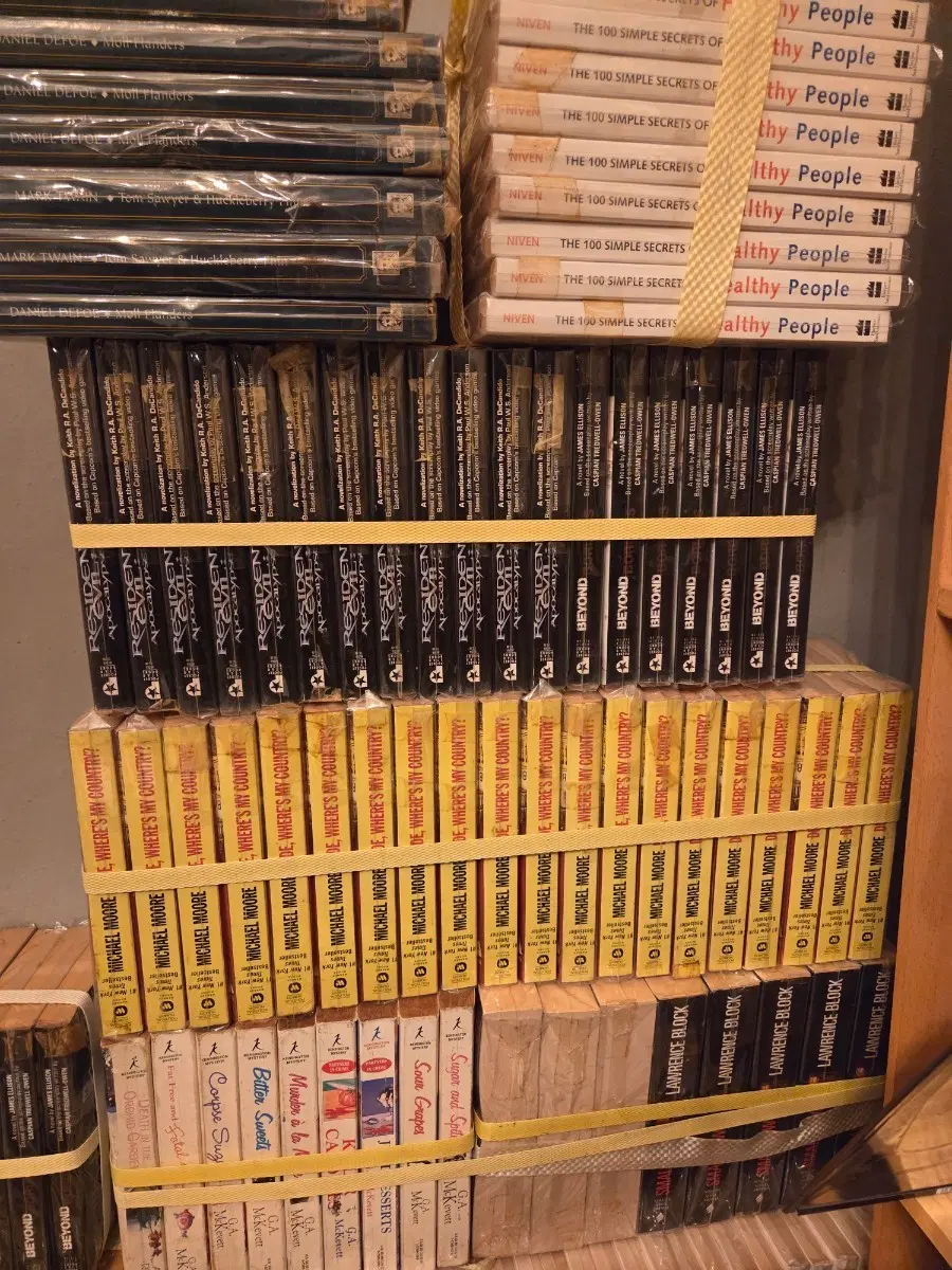 영어원서 paperback 새책보관하던책들 소품용및 독서용 착한가격