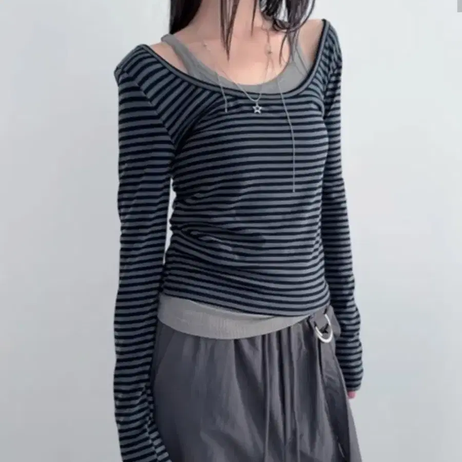 지그재그 로웨어 미니 스트라이프 티셔츠 mini stripe deep u-neck tee
