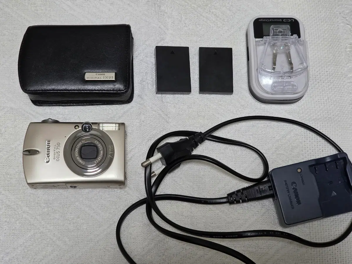 Excellent exterior condition / Vintage digital camera / Illit Wonhee digital camera / Korean language supported) Canon IXUS 750 (Korean official release, includes genuine pouch)
