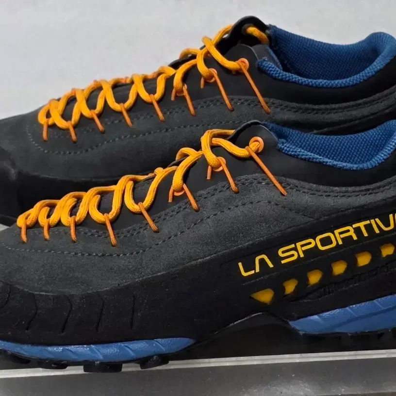라스포르티바 La Sportiva 경등산화 트레킹화 어프로치화 릿지창 235
