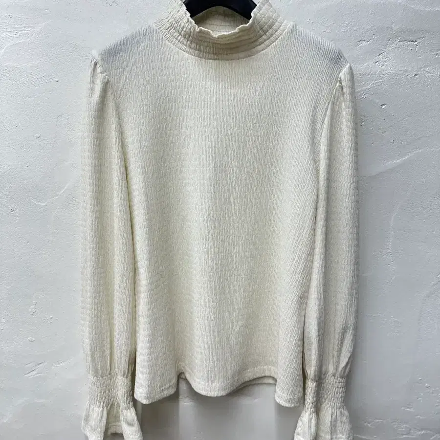 [상태최상] 믹쏘(MIXXO) 상의 여성 블라우스 아이보리 긴팔 L