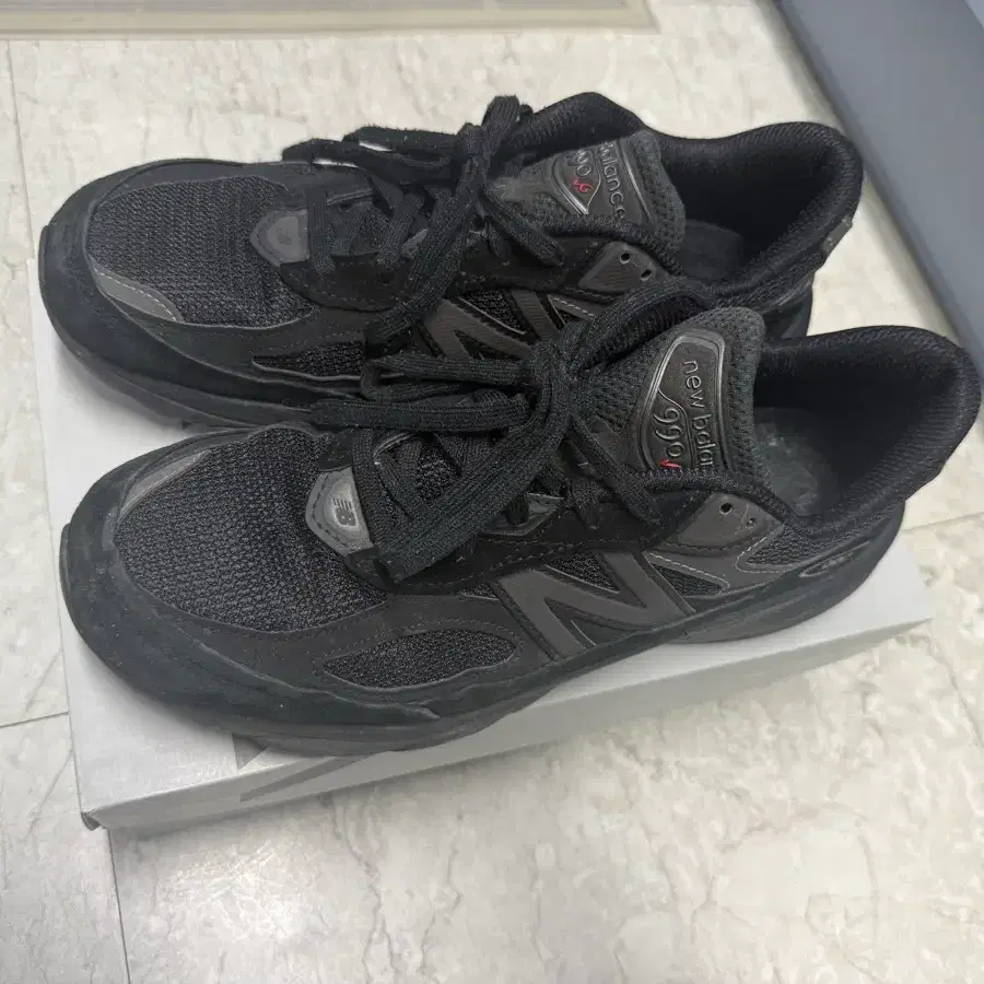 뉴발란스990v6 트리플블랙 270