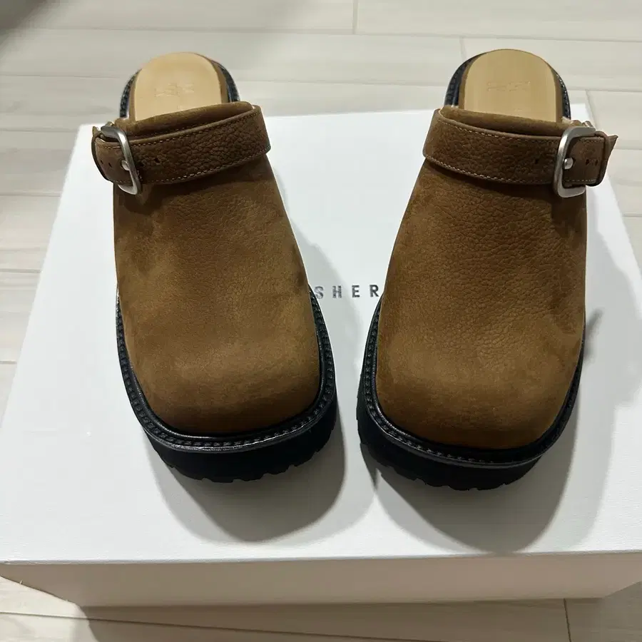마지셔우드 클로그 235 새상품