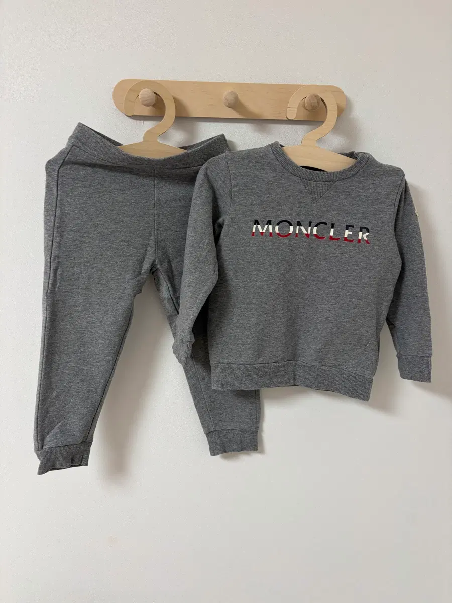 몽클레어 키즈 상하복(3y)