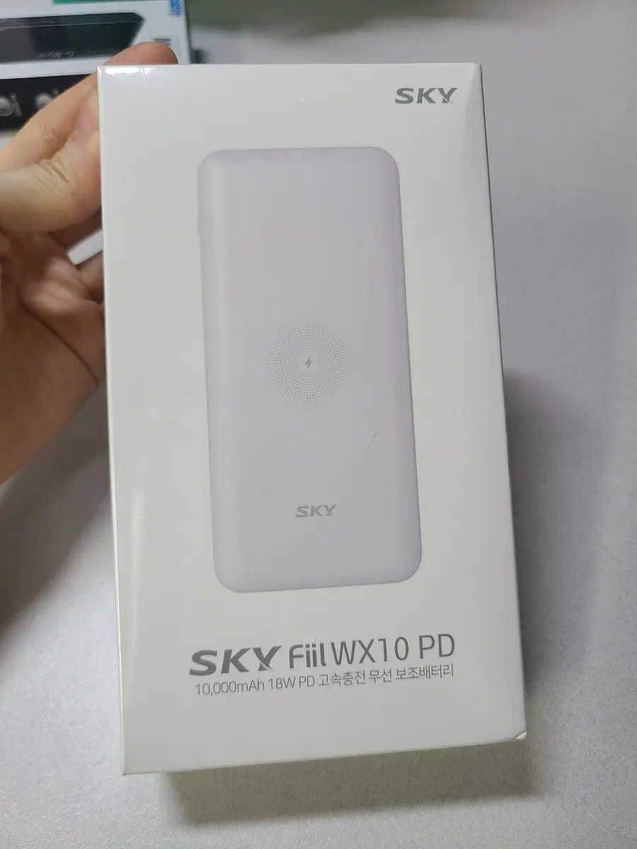 스카이필 10000mAh 고속충전 무선 보조배터리 새상품