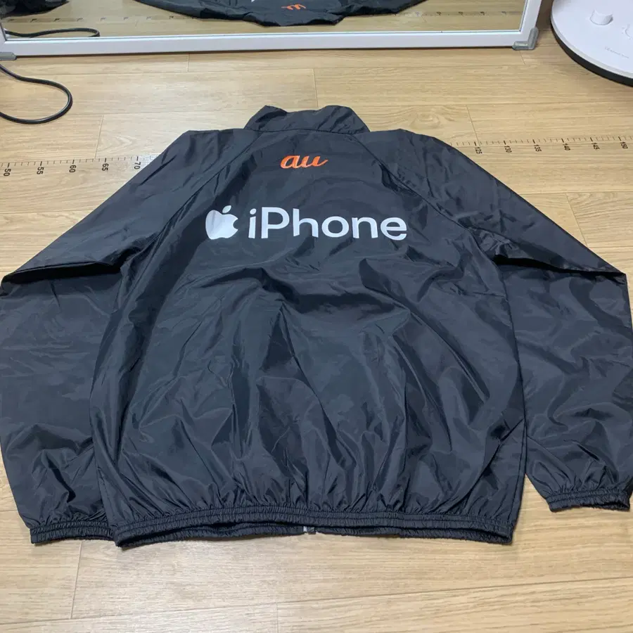 [M/95-100] 일본 au x Apple iPhone 프로모션 스탭 윈드브레이커 자켓