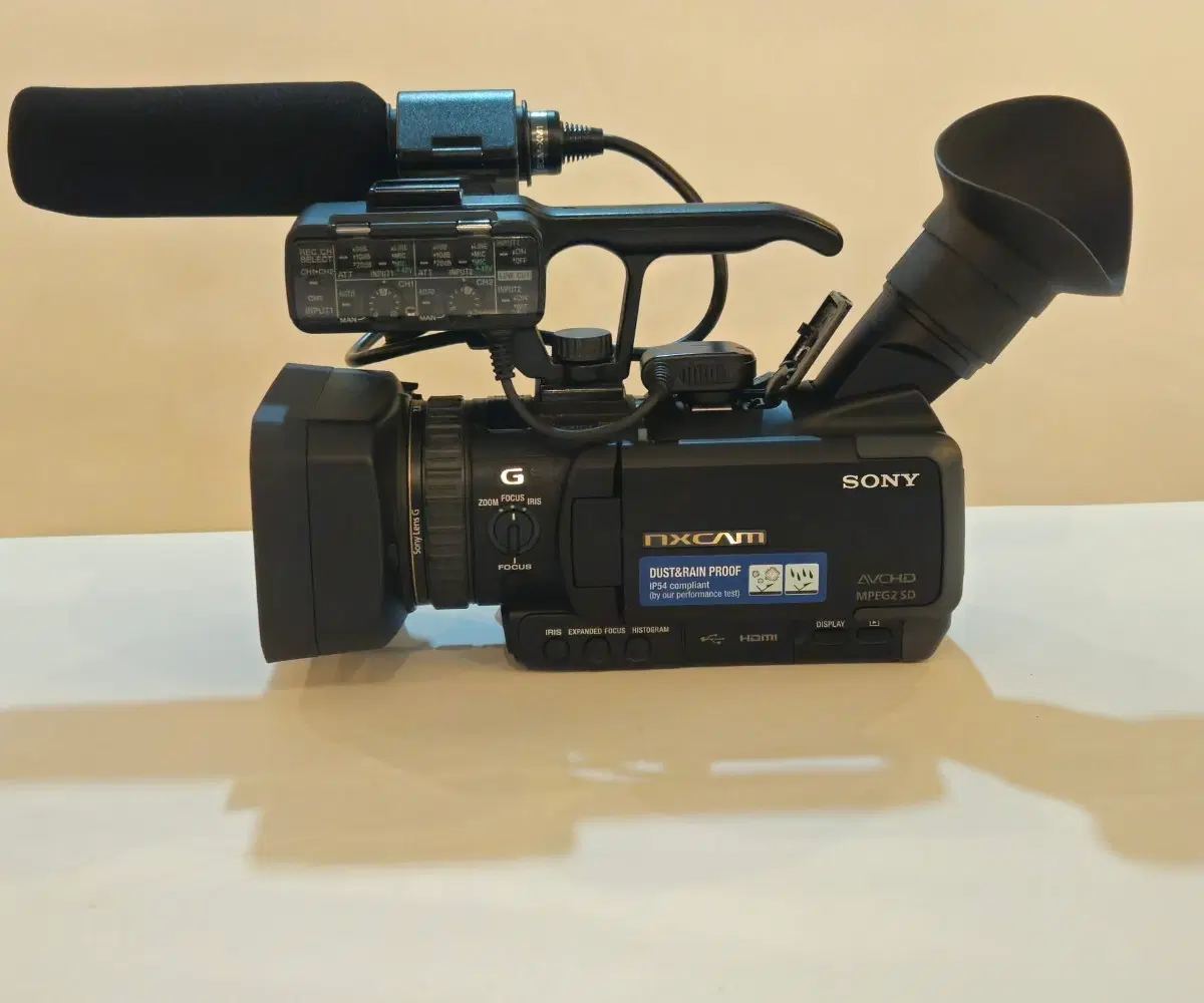 소니 NXCAM HXR-NX70U
